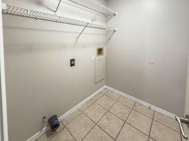 Building Photo - 1761 Guildford Ct