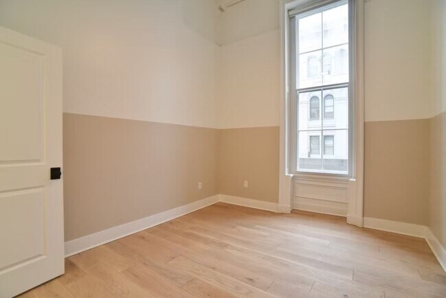 Building Photo - 30 W Broad St