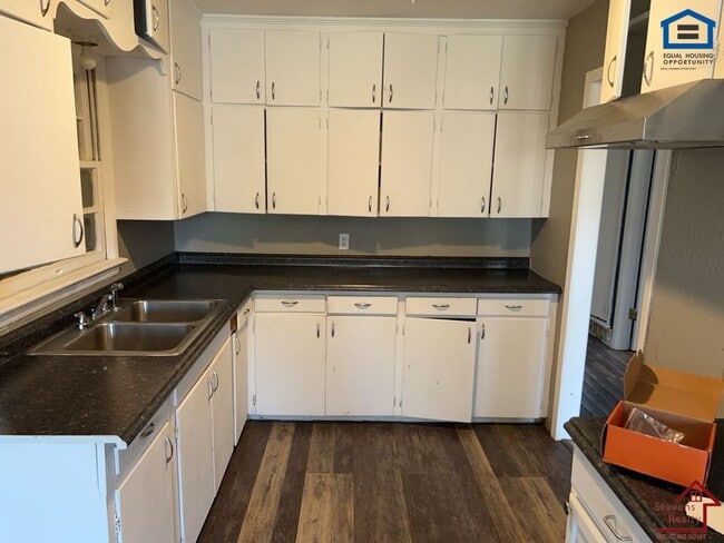 Building Photo - 2811 NW 21st Pl