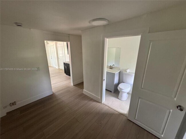 Building Photo - 3 bedroom in Miami FL 33167