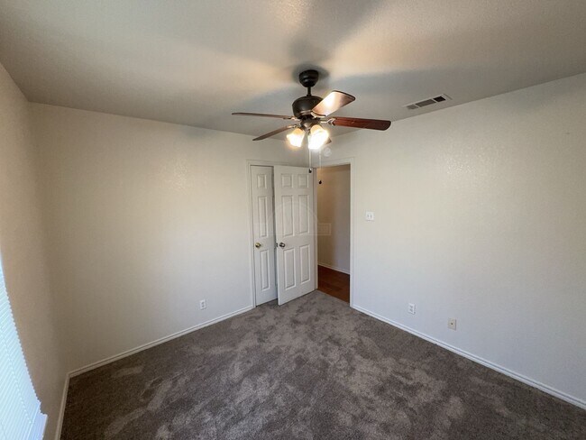 Building Photo - 914 McDaniel Cir