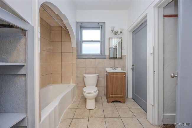 Building Photo - 68 Sirret St