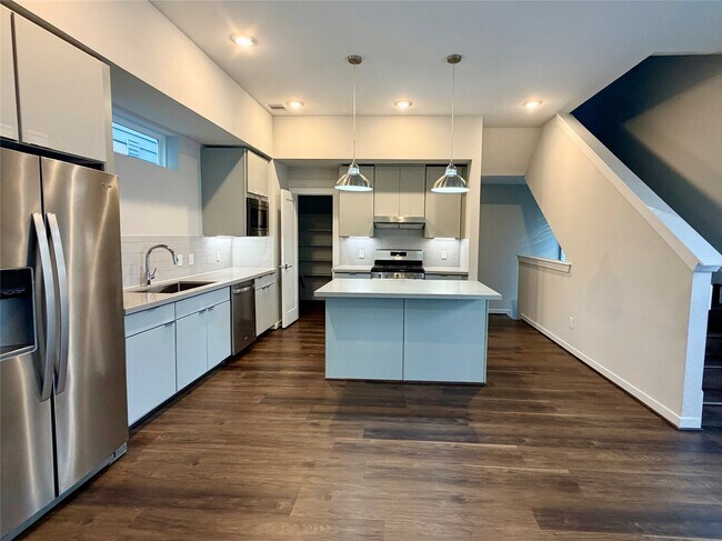 Building Photo - 5815 Fairdale Ln