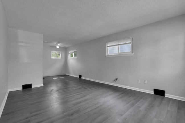 Building Photo - 898-900 Racine Ave
