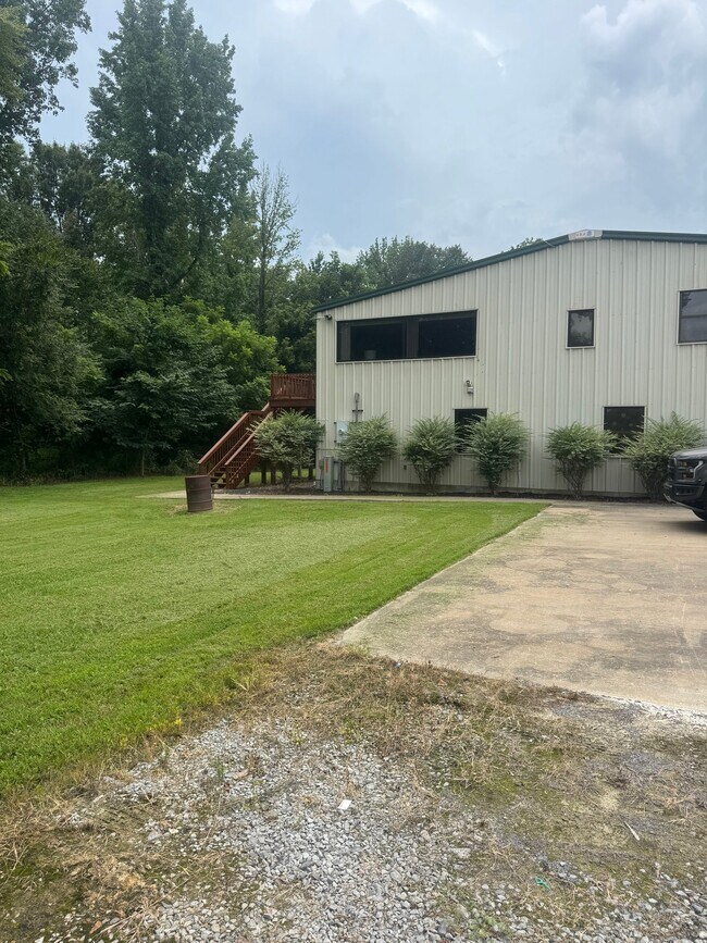 Building Photo - 6910 Lovelaceville Rd
