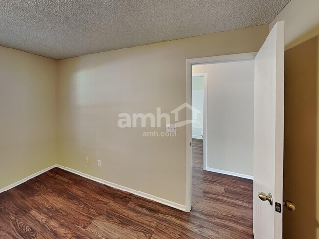 Building Photo - 795 Skyridge Rd