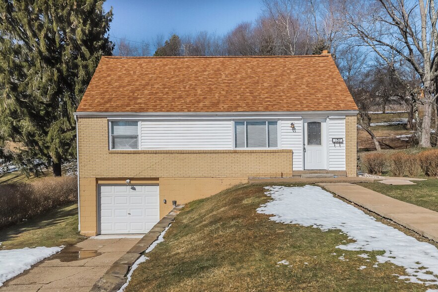 Primary Photo - 137 College Park Dr