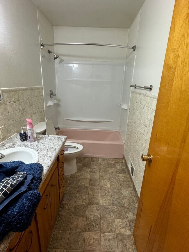 Building Photo - 1903 E Avenue B