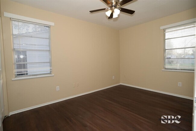 Building Photo - BIG HOME IN GARDEN VALLEY AREA OF SHREVEPORT