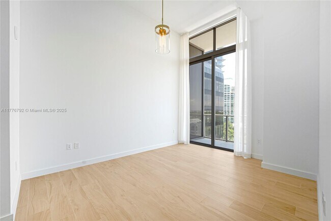 Building Photo - 2678 Tigertail Ave