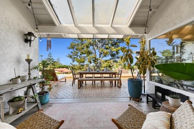 Building Photo - 6733 Oleander Way