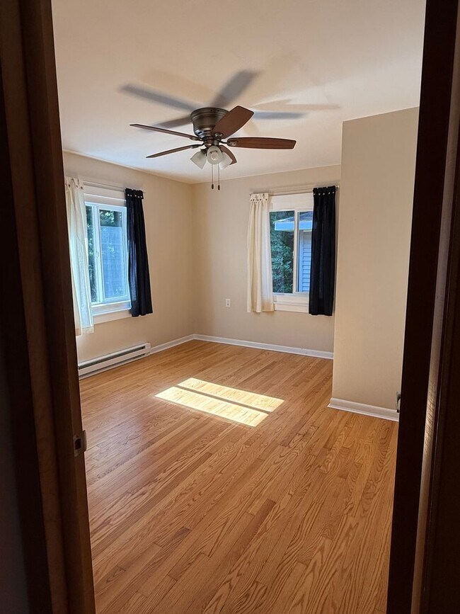 Building Photo - ?Beautifully Remodeled Modern Smart Home for Rent! ?