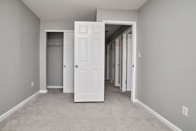 Building Photo - For Rent-4BDRM, 2.5BA Home in Ashwood