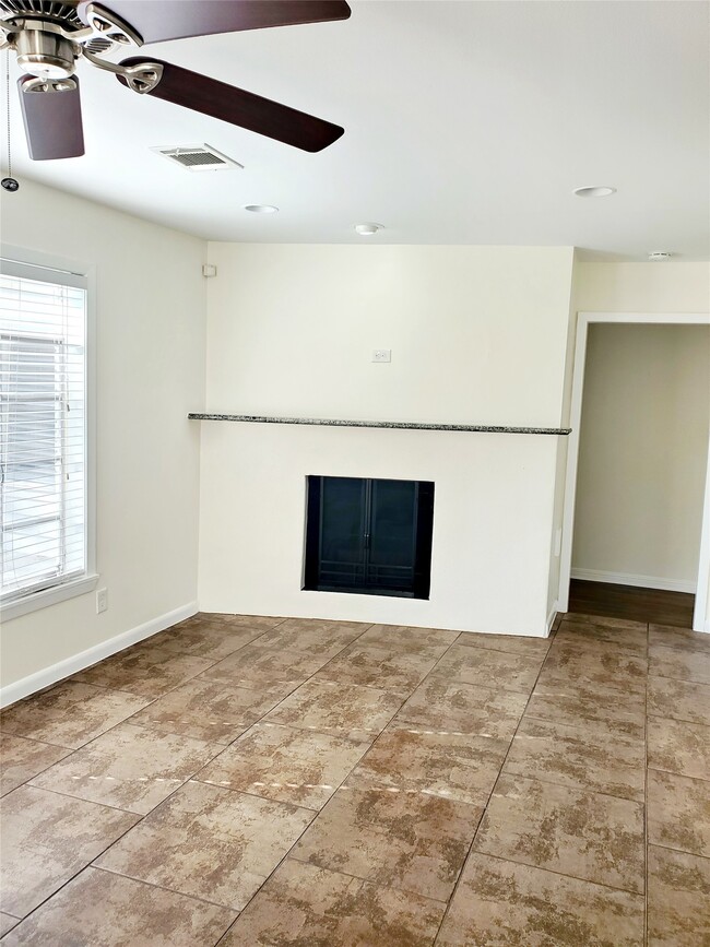 Building Photo - 7953 Ridgeview Dr