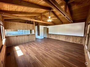 Building Photo - Cute 1 Bedroom Unit Close to Downtown