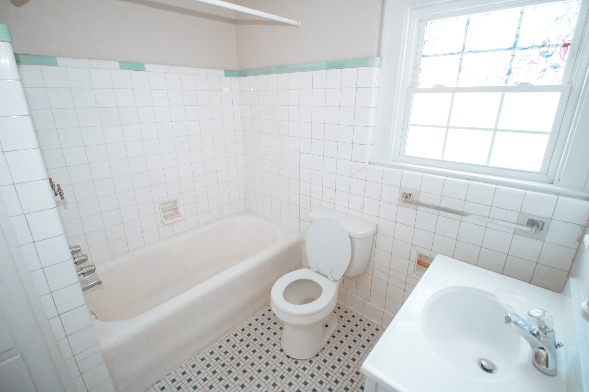 Building Photo - 3744 Bowen Rd