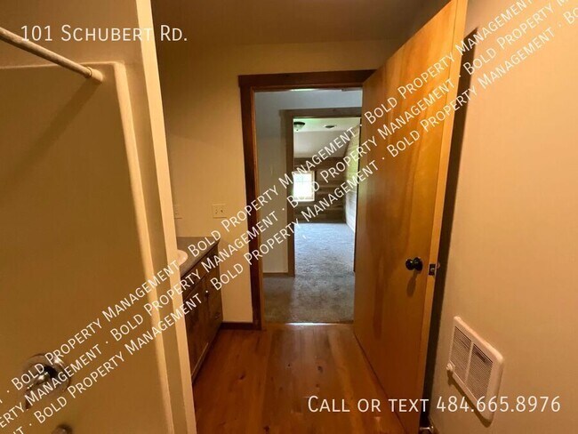 Building Photo - 101 Schubert Rd