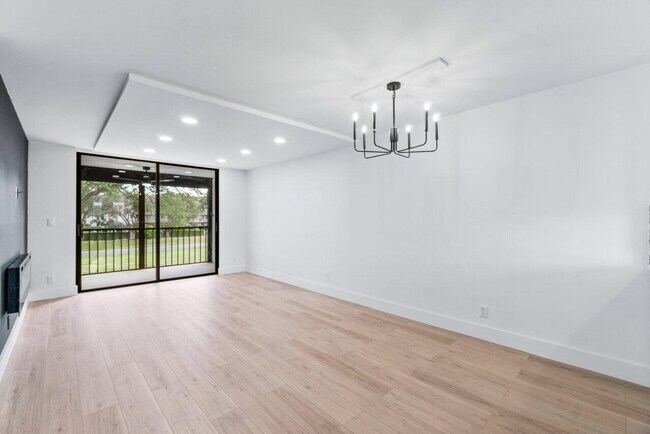 Building Photo - 6795 Huntington Ln