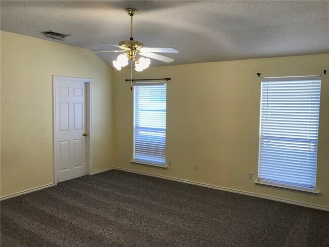 Building Photo - 1300 Rosewood Ln