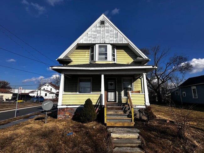 Primary Photo - 3 Bedroom House