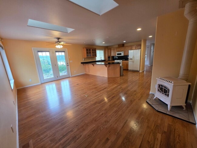 Building Photo - One-Story Home with Sound View in a Desira...