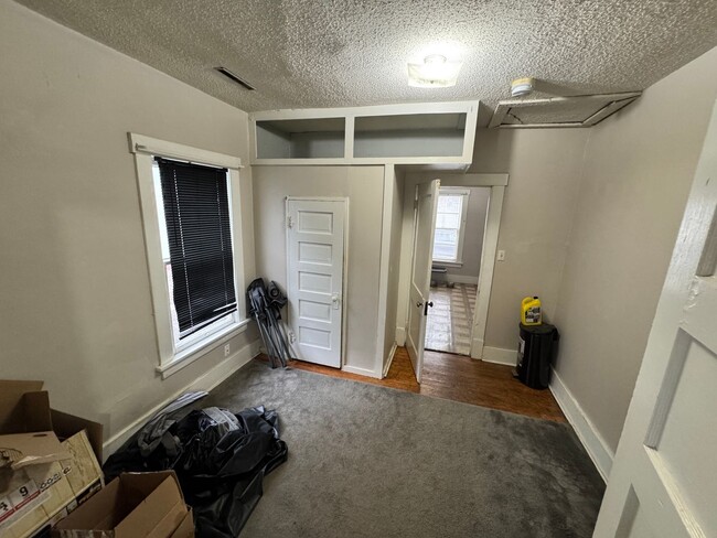 Building Photo - Pre-Leasing for 26/27 School Year