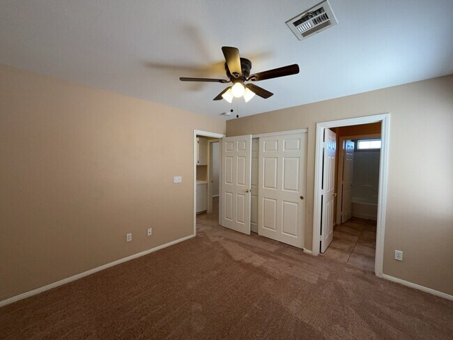 Building Photo - HOT SUMMER OFFER! ENJOY 2 WEEKS FREE RENT *excludes recurring fees* This is where comfort and sty...