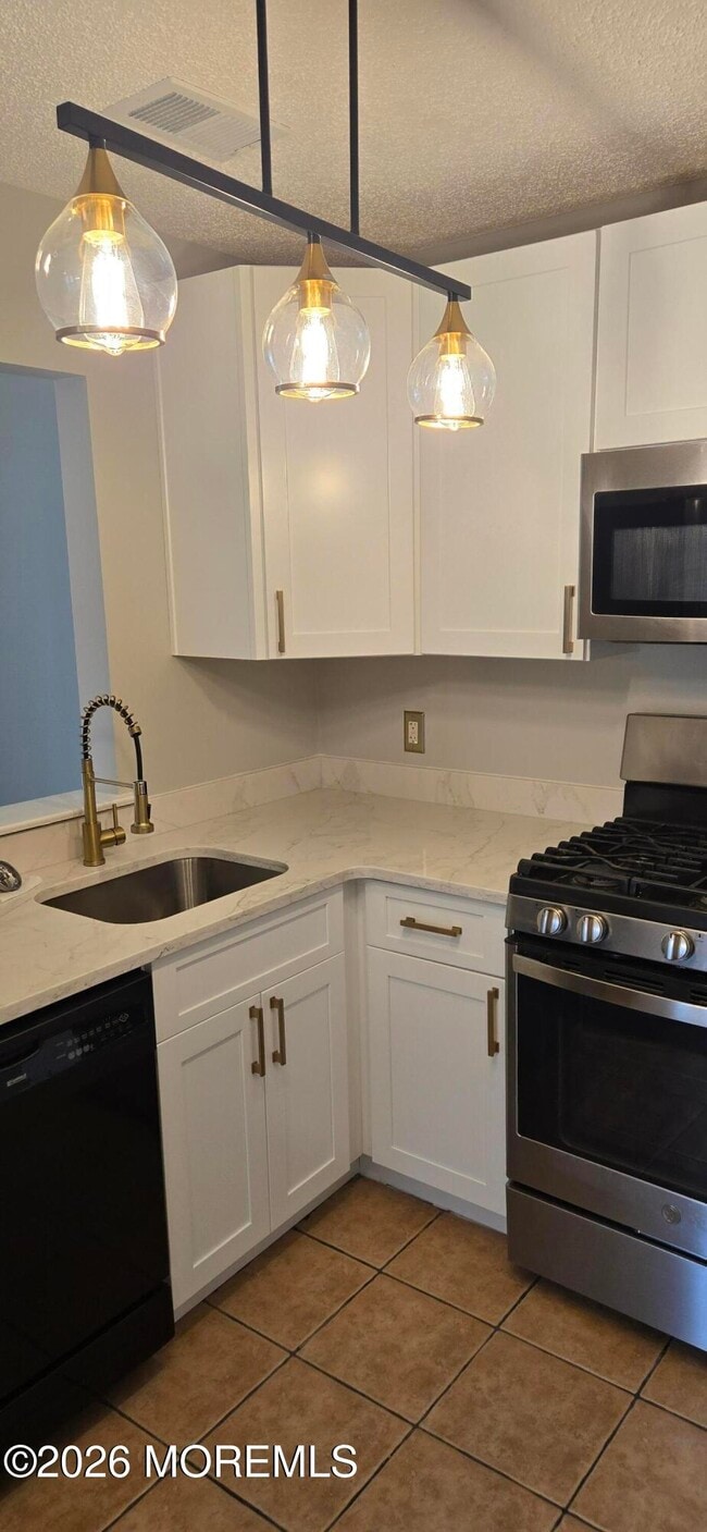 Building Photo - 3015 Lighthouse Ln