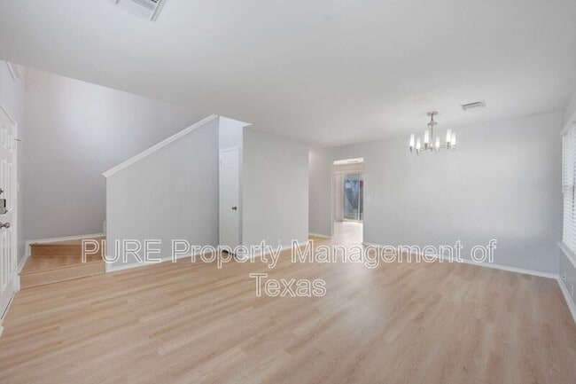 Building Photo - 906 Low Brim Cove