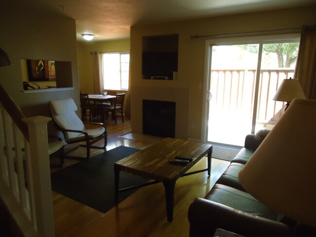 Building Photo - Southbridge Townhome