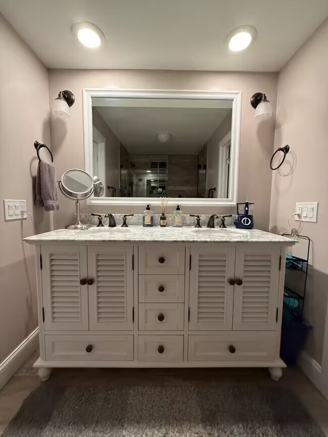 Building Photo - 918 Southard St