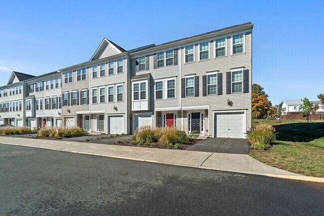 Building Photo - 8292 Heritage Crossing Ct