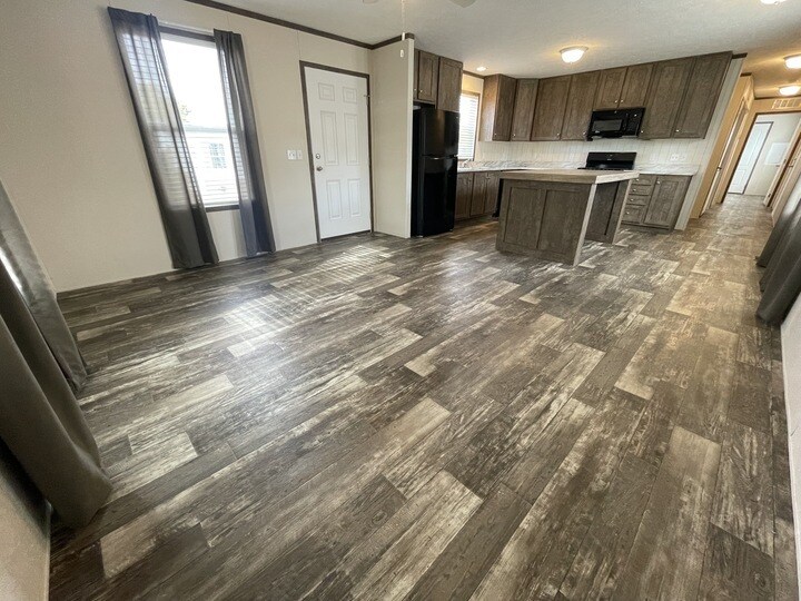 Building Photo - 16220 Frontenac Ave