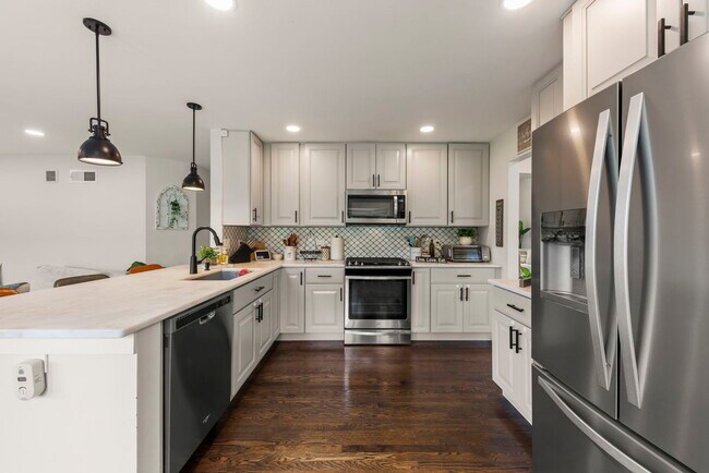 Building Photo - 3404 Interlochen Ln