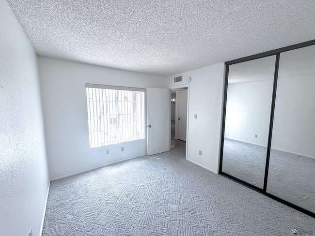 Building Photo - 10476 S Del Montes