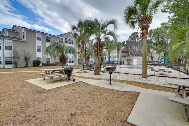 Building Photo - 140 Spanish Oak Dr