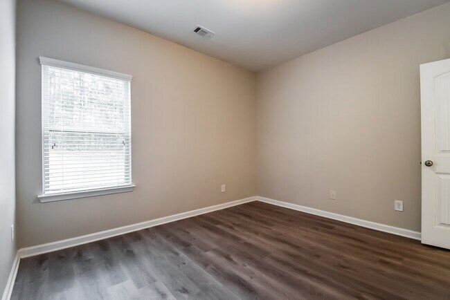 Building Photo - 6338 Oakwell Ct