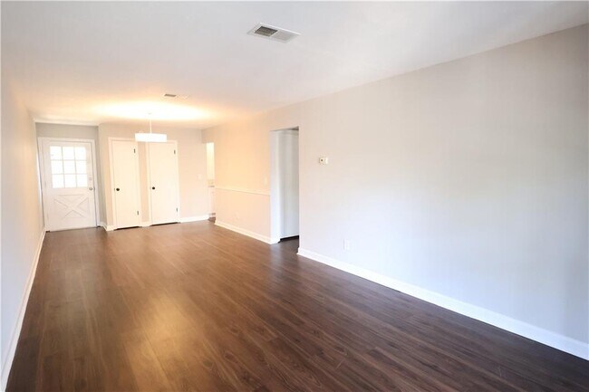 Building Photo - 3091 Colonial Way