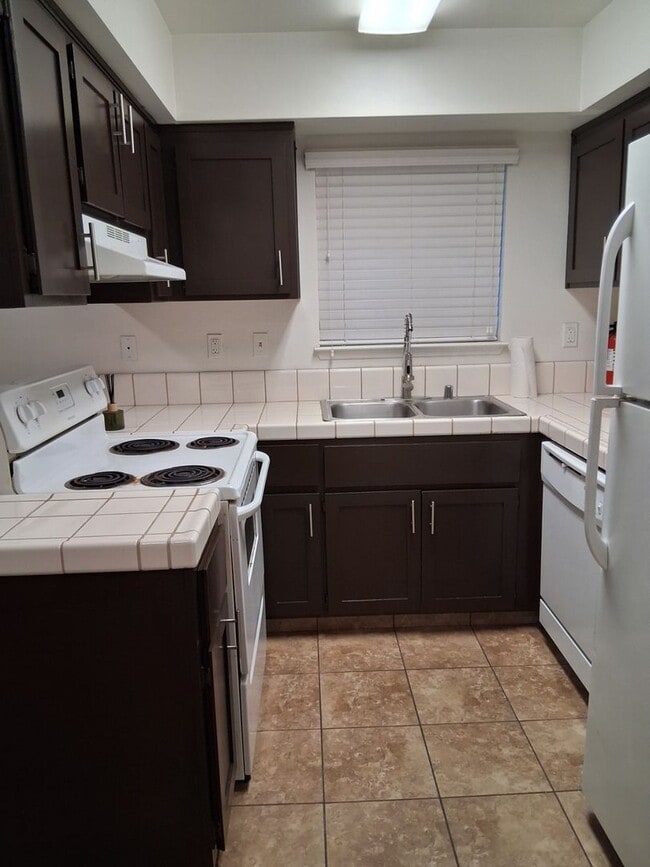 Building Photo - Great Condo for Rent!