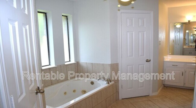 Building Photo - 3600 Ruidoso Dr