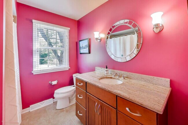 Building Photo - 21301 N Woodland Ave