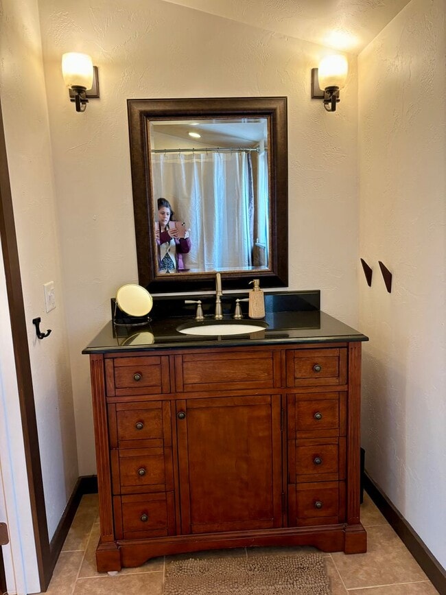 Building Photo - 1 Bed 1 Bath Condo in the heart of Down Town!