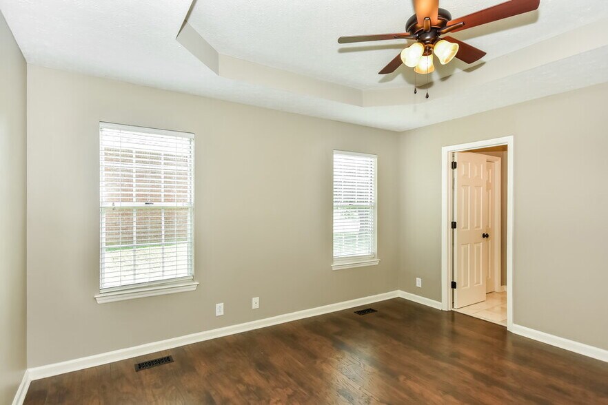 Building Photo - 142 S Birchwood Dr