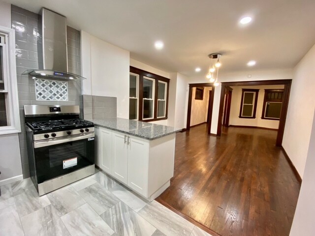 Building Photo - 664 Gladstone Ave