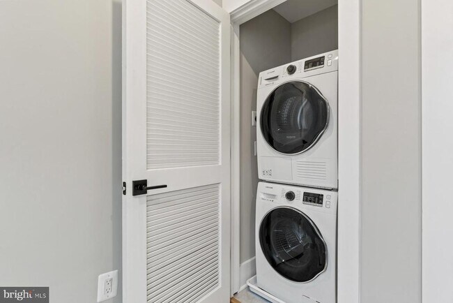 Building Photo - 1640 4th St NW