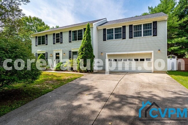 Building Photo - 15952 Alameda Dr