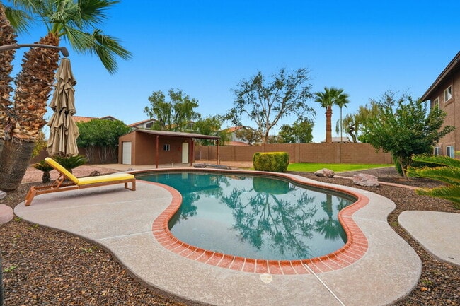 Building Photo - 1805 W Curry Dr