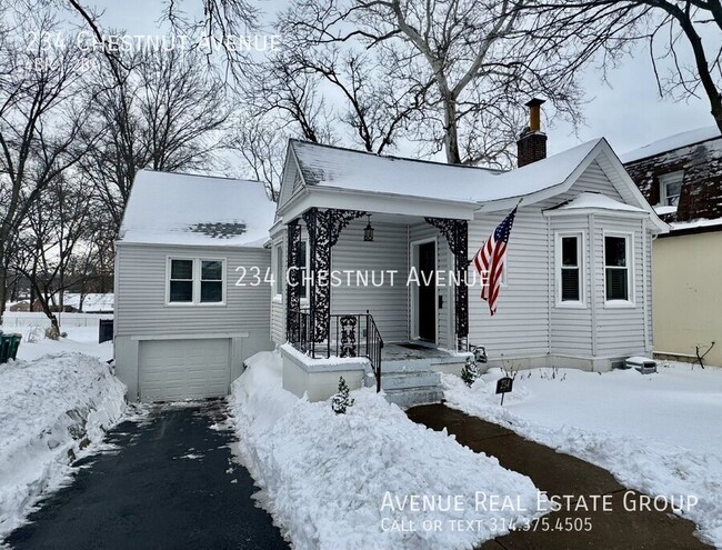 Primary Photo - Charming 4-Bedroom Retreat on Chestnut Ave...