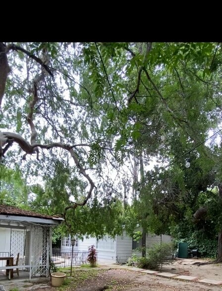 Building Photo - 15700 Dickens St