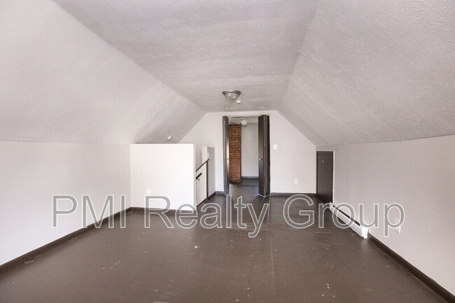 Building Photo - 476 E 108th St